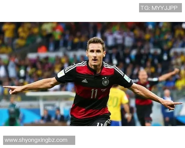 猜一猜这些足球明星是谁 揭开他们背后的故事与传奇之路