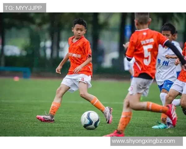 足球巨星之路：从青训到世界之巅的辉煌征程与传奇故事